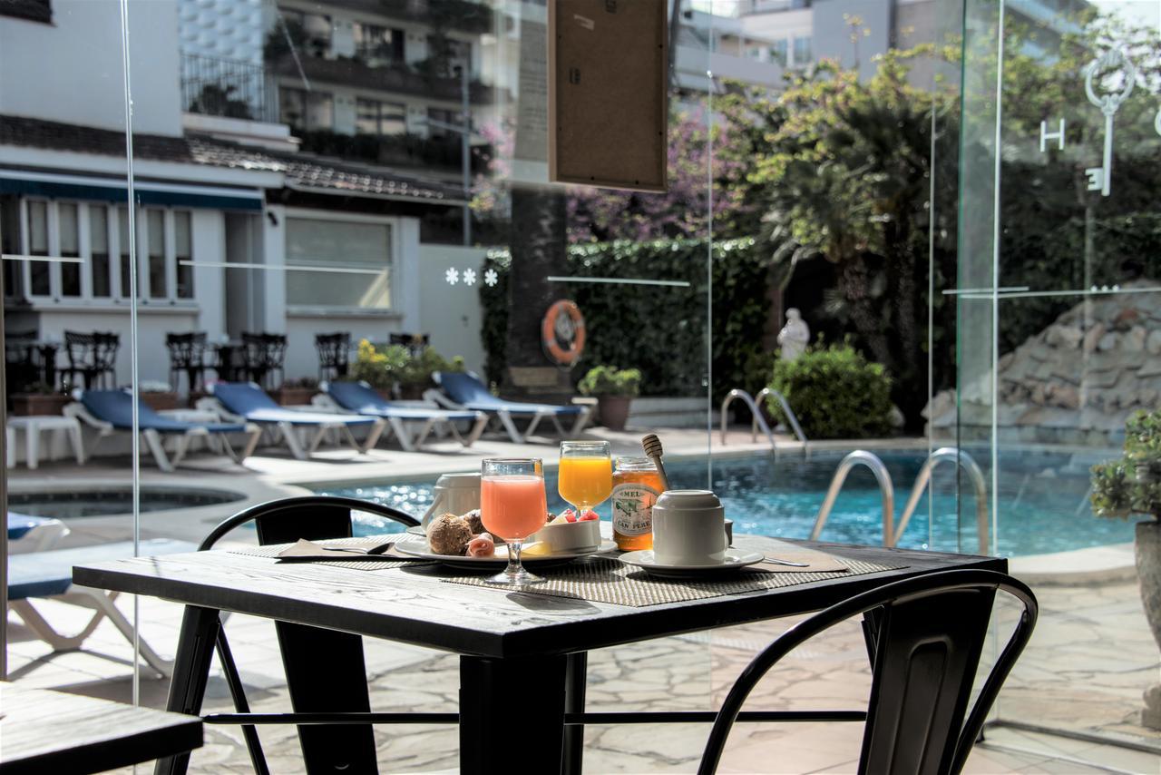 Hotel Capri Sitges Luaran gambar